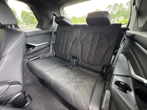Used 2026 BMW X7 xDrive40i w/ M Sport Package image 16