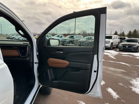 Used 2023 GMC Canyon AT4 image 28