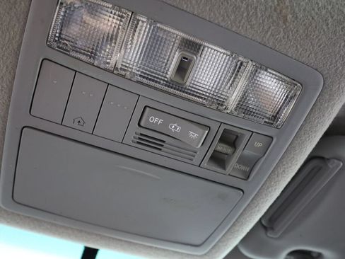 Used 2010 Toyota Highlander SE AWD/4WD image 36