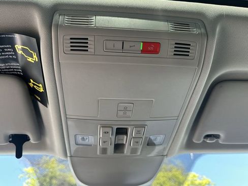 New 2026 Volkswagen Taos SE image 25