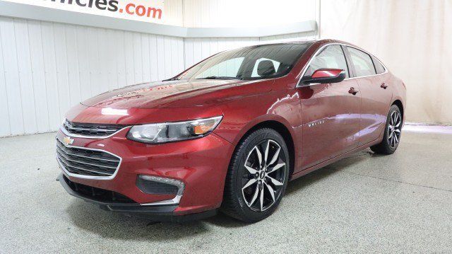 Used 2017 Chevrolet Malibu LT w/ Leather Package FWD image 2