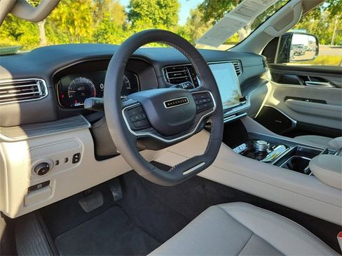 Used 2024 Jeep Wagoneer Series II w/ Premium Group I image 18