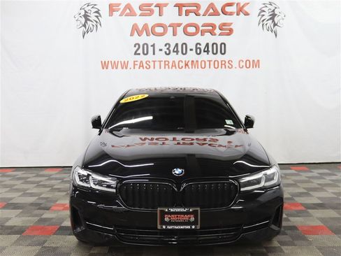 Used 2022 BMW 530i xDrive w/ Convenience Package AWD/4WD image 2