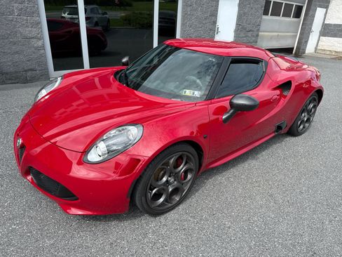 Used 2015 Alfa Romeo 4C Launch Edition w/ Convenience Group RWD image 12