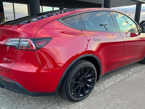Used 2022 Tesla Model Y Long Range image 4