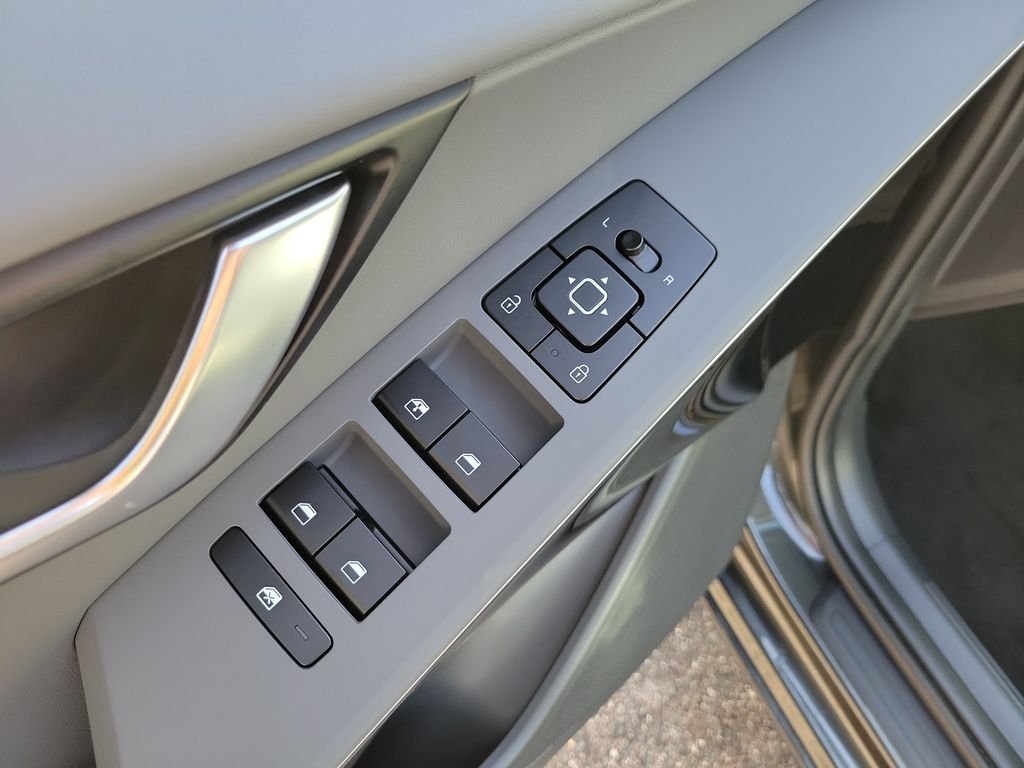 New 2026 Kia Niro EX FWD image 17