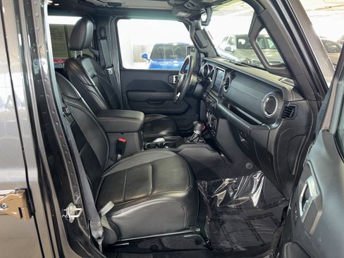 Used 2019 Jeep Wrangler Unlimited Sahara image 10