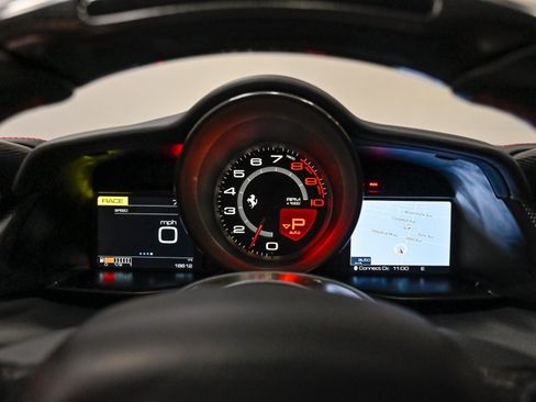 Used 2018 Ferrari 488 GTB RWD image 9