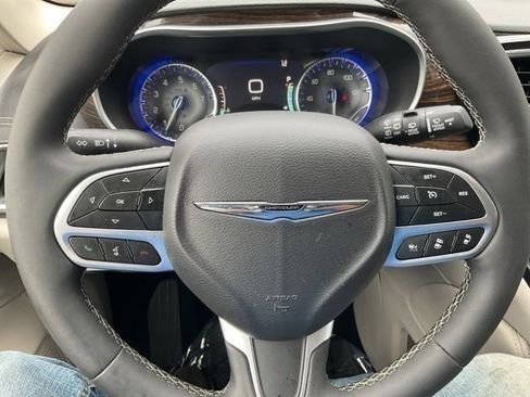 Used 2024 Chrysler Pacifica Limited FWD image 22