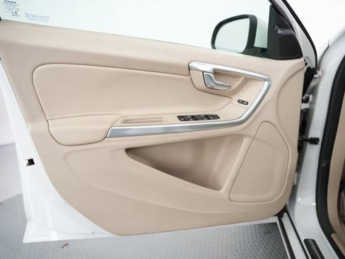 Used 2015 Volvo S60 T5 Platinum image 41