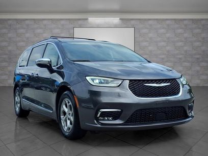 Used 2023 Chrysler Pacifica Limited
