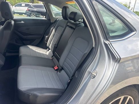 Used 2025 Volkswagen Jetta SE FWD image 14