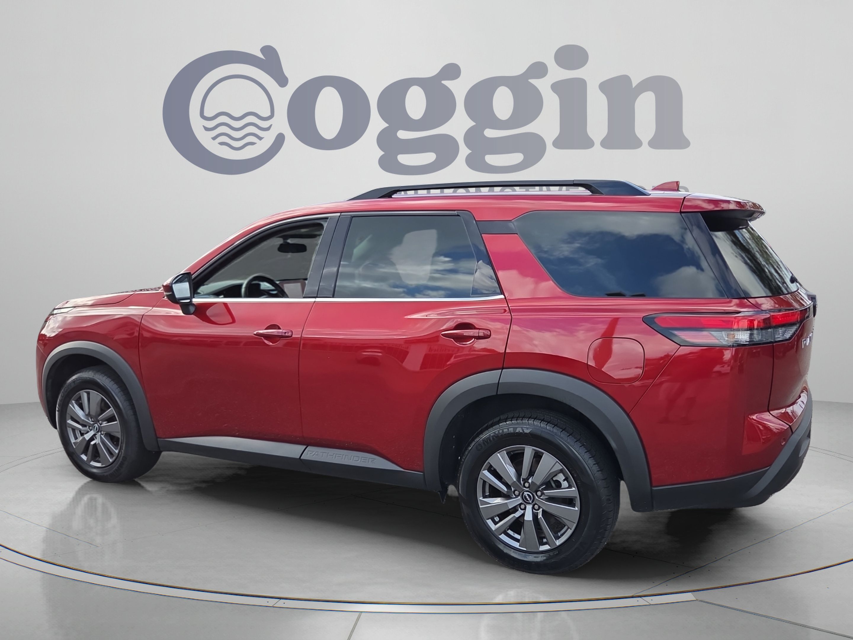 Used 2024 Nissan Pathfinder SV AWD/4WD image 3