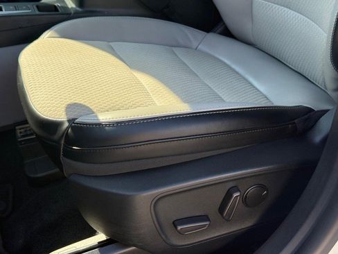 Used 2024 Ford Escape SE image 23