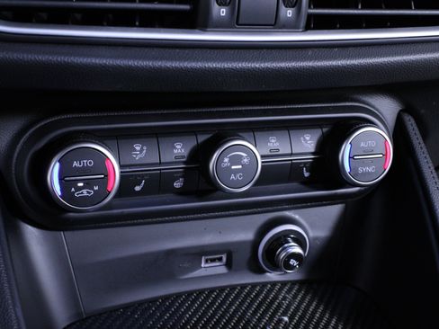 Used 2023 Alfa Romeo Stelvio Estrema image 33