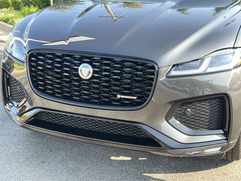 Used 2025 Jaguar F-PACE R-Dynamic S image 9