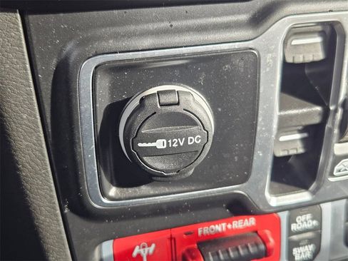 Certified 2023 Jeep Gladiator Rubicon w/ Cold Weather Group image 32