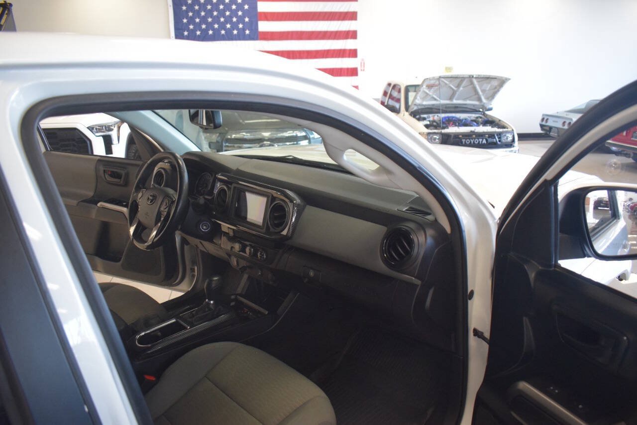 Used 2017 Toyota Tacoma SR5 RWD image 28