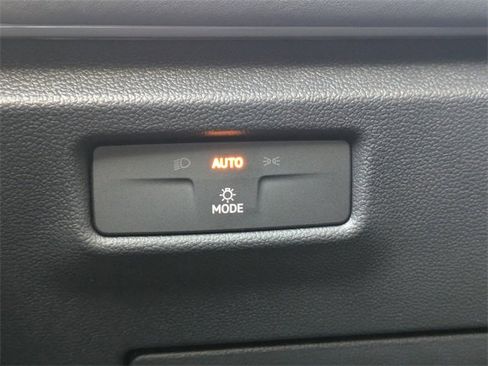 New 2026 Volkswagen Tiguan SE image 26