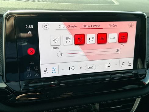 Used 2024 Volkswagen Atlas Cross Sport SEL R-Line AWD/4WD image 19