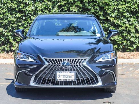 Used 2023 Lexus ES 350 w/ Premium Package FWD image 2