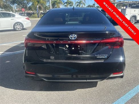 Used 2022 Toyota Avalon Limited image 7