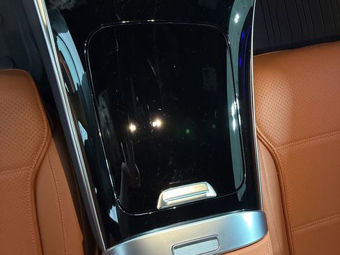 Used 2025 Mercedes-Benz GLC 350e 4MATIC image 25