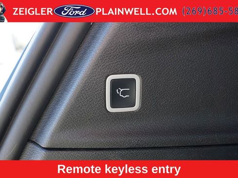 Used 2020 Chrysler Pacifica Touring w/ Advanced Safetytec Group FWD image 11