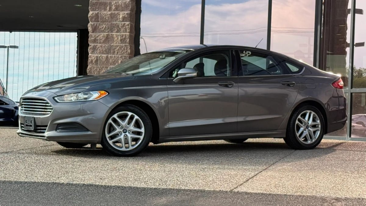 Used 2014 Ford Fusion SE FWD image 3
