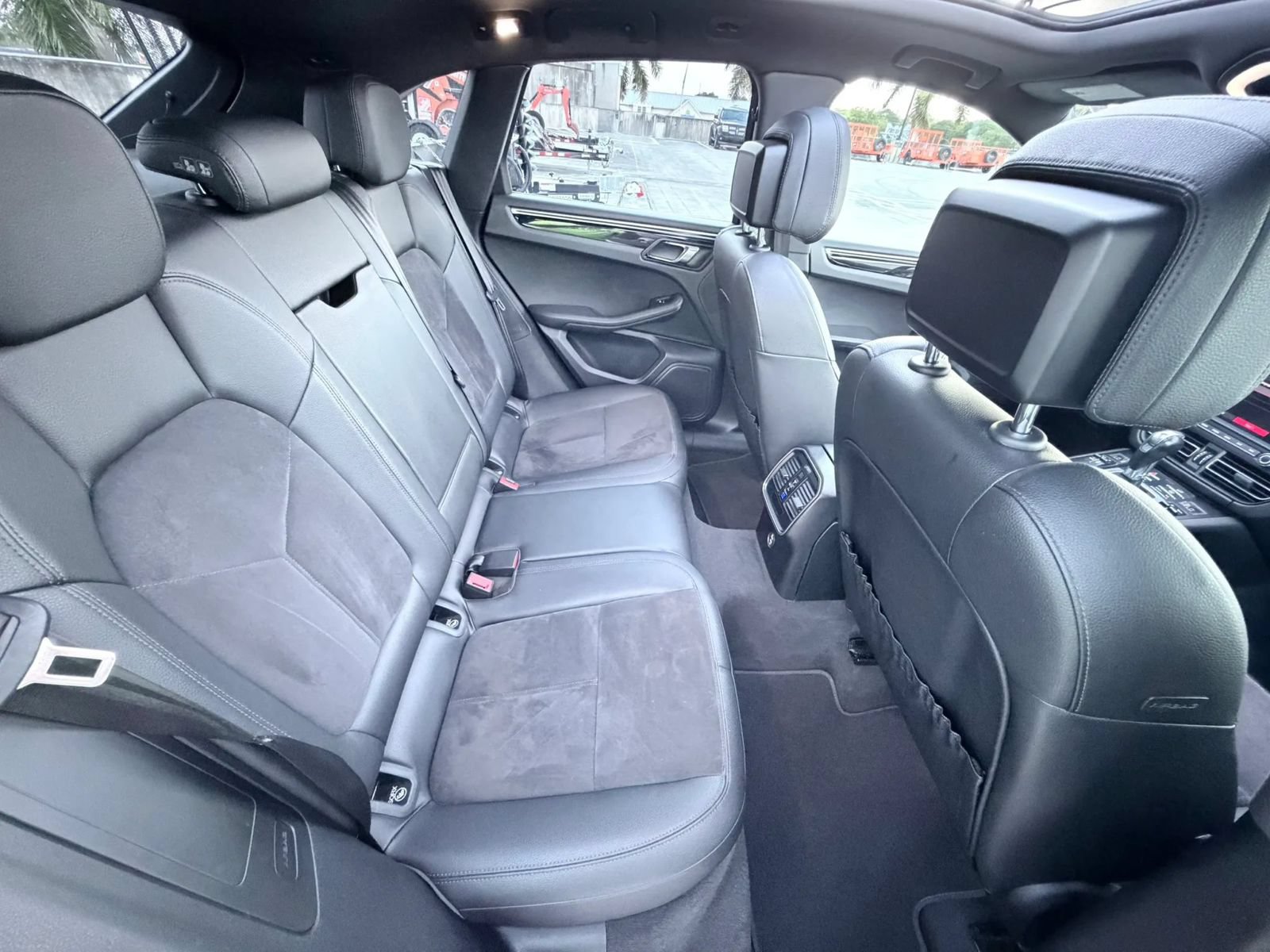 Used 2020 Porsche Macan AWD/4WD image 43