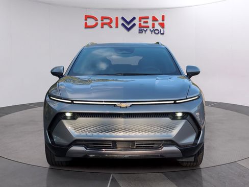 New 2025 Chevrolet Equinox EV LT image 8