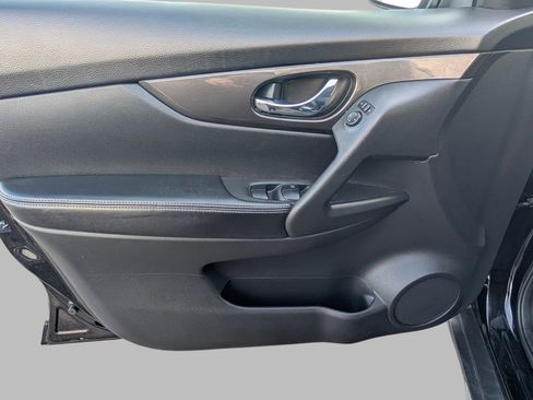 Used 2019 Nissan Rogue SV image 21