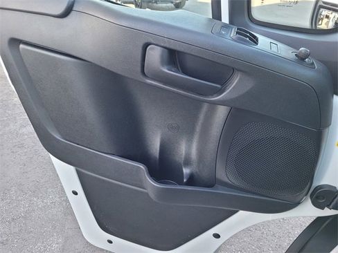 Used 2025 RAM ProMaster 2500 w/ Convenience Group image 15
