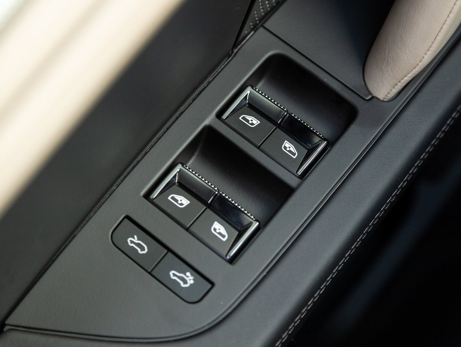 Certified 2026 Porsche Cayenne Electric AWD/4WD image 20