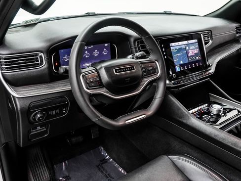 Used 2024 Jeep Wagoneer L Series II w/ Flexible Seating Group image 15