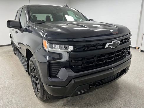 Used 2023 Chevrolet Silverado 1500 RST image 2