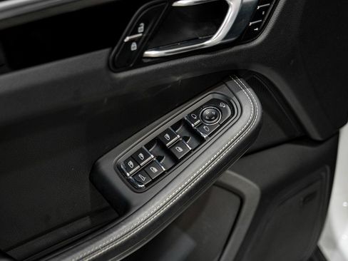Used 2022 Porsche Macan image 36