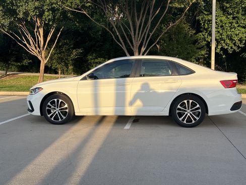 Certified 2025 Volkswagen Jetta Sport FWD image 6