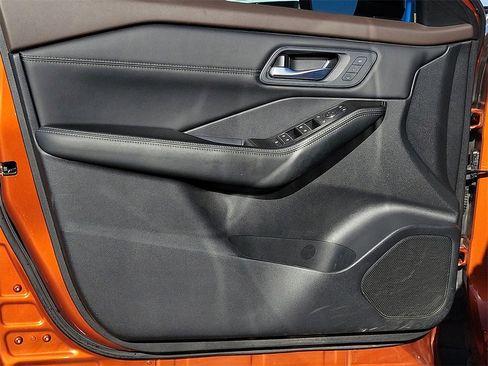 Used 2023 Nissan Rogue SL w/ SL Premium Package image 18