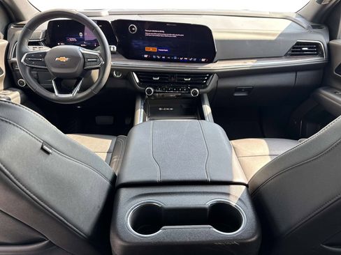 Used 2025 Chevrolet Suburban Premier image 17