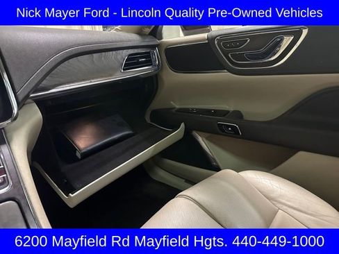 Used 2017 Lincoln Continental Select w/ Climate Package image 21