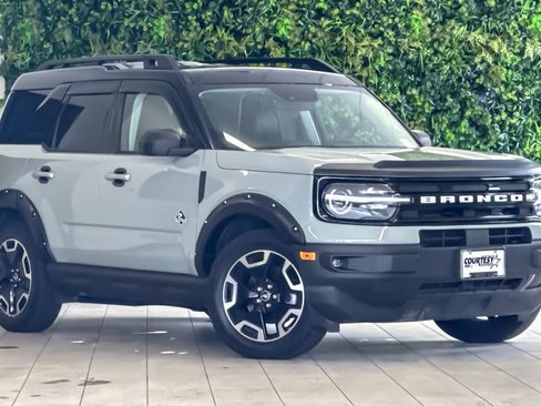 Certified 2022 Ford Bronco Sport Outer Banks w/ Tech Package AWD/4WD image 2