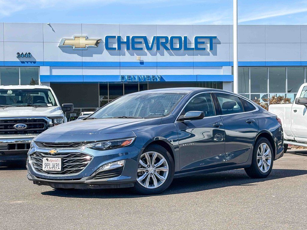 Used 2025 Chevrolet Malibu LT FWD image 1