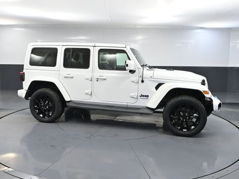 Used 2021 Jeep Wrangler Unlimited Sahara image 4