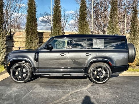 New 2026 Land Rover Defender 130 X-Dynamic SE image 2