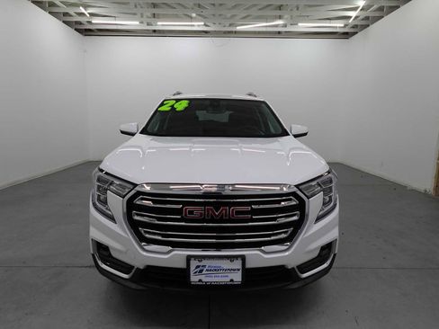 Used 2024 GMC Terrain SLT image 2