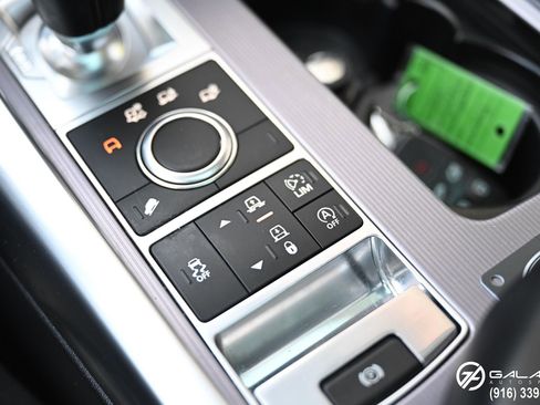 Used 2017 Land Rover Range Rover Sport HSE image 29