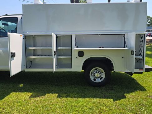 New 2025 Chevrolet Express 3500 w/ Power Convenience Package RWD image 17