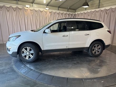 Used 2017 Chevrolet Traverse LT image 6
