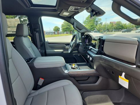 New 2025 GMC Sierra 2500 SLT w/ SLT Premium Package image 9